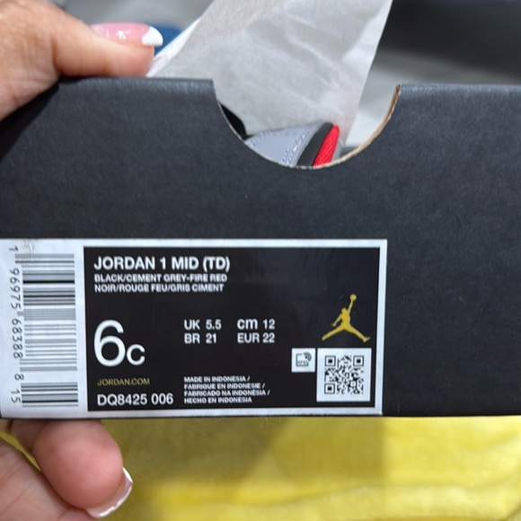 Black/cement grey fire red jordans - Picture 1 of 6